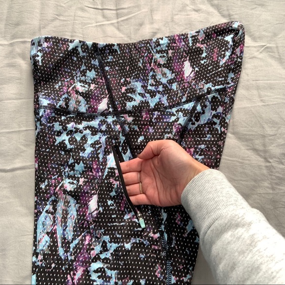 Lululemon All Sport Crop size 6 - Picture 3 of 6